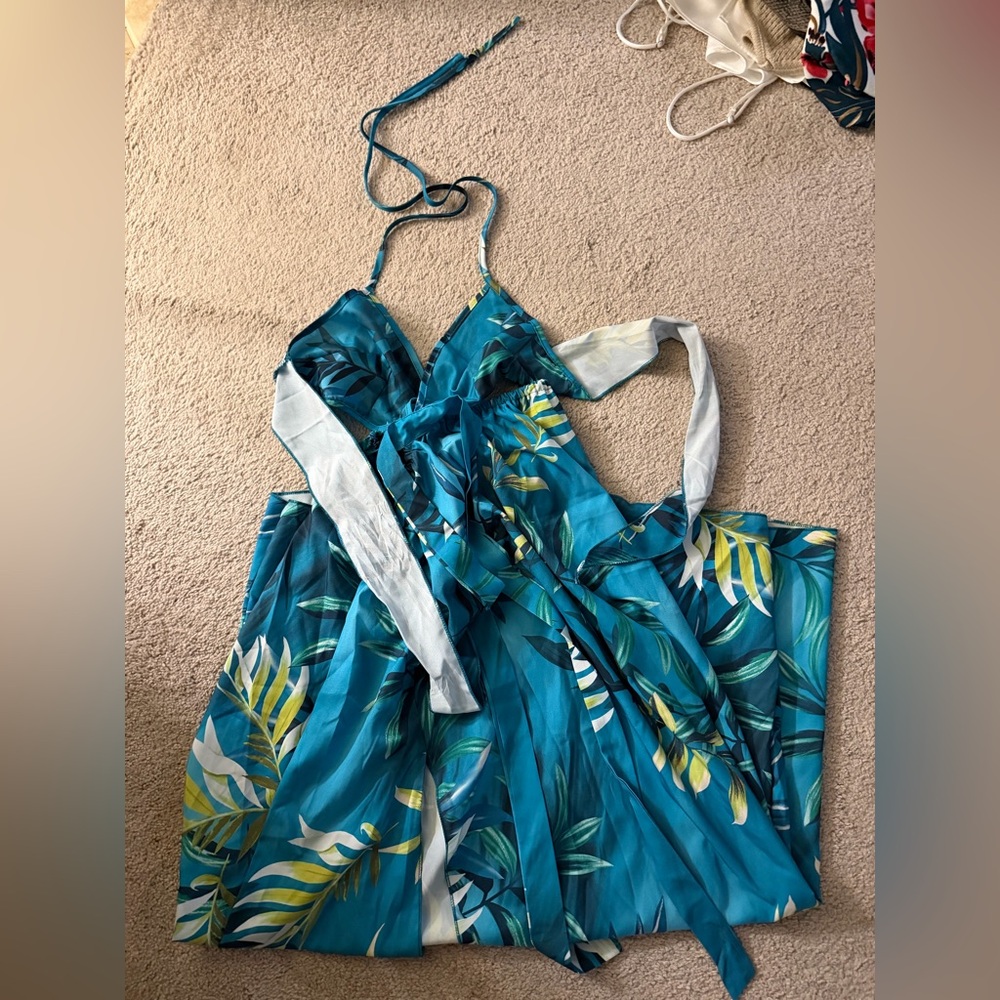 Dress - Picture 2 of 4
